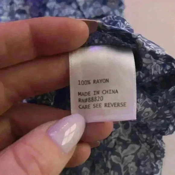 Cynthia Rowley Blue Floral Short Sleeve Front Button Top Women’s Size Medium - Picture 4 of 4